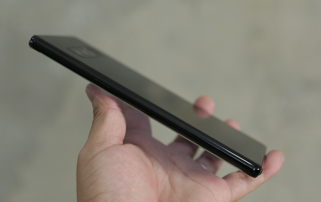 Galaxy Note8 sử dụng cổng kết nối USB Type-C, hỗ trợ kháng nước IP68.