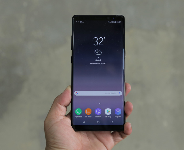 Về sản phẩm, Note8 đã có sự thay đổi lớn trong thiết kế khi được trang bị màn hình kích cỡ 6,3 inch đạt độ phân giải 3K. Màn hình này sử dụng công nghệ Infinity Display, giúp cho kích thước nhỏ gọn hơn thế hệ trước mà vẫn đảm bảo khả năng trải nghiệm màn hình lớn.