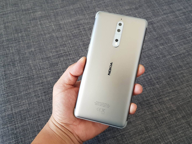 Nokia 8 được thiết kế liền mạch và khá giống các thiết bị Nokia gần đây. Có thể xem Nokia 8 là sự hội tụ của dòng Nokia 3, 5 và 6. Thân máy được chế tác từ một khối nhôm 6000-series, có kích thước lần lượt 151.5 x 73.7 x 7.9mm.
