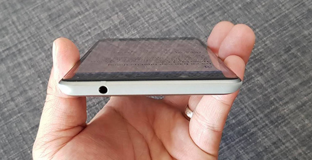 Tổng quan Nokia 8 sở hữu phần viền mỏng 4,6mm và thân máy chỉ dày 7,3mm.